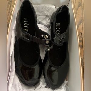 Annie Tyette Bloch tap shoes size 1.5 black like new used for one performance